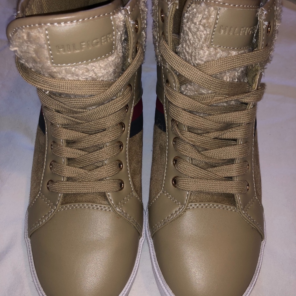 Tommy Hilfiger Women's Shoes Size 9